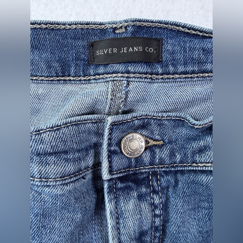 Silver Jeans Relaxed Fit in Classic Blue - Picture 5 of 8